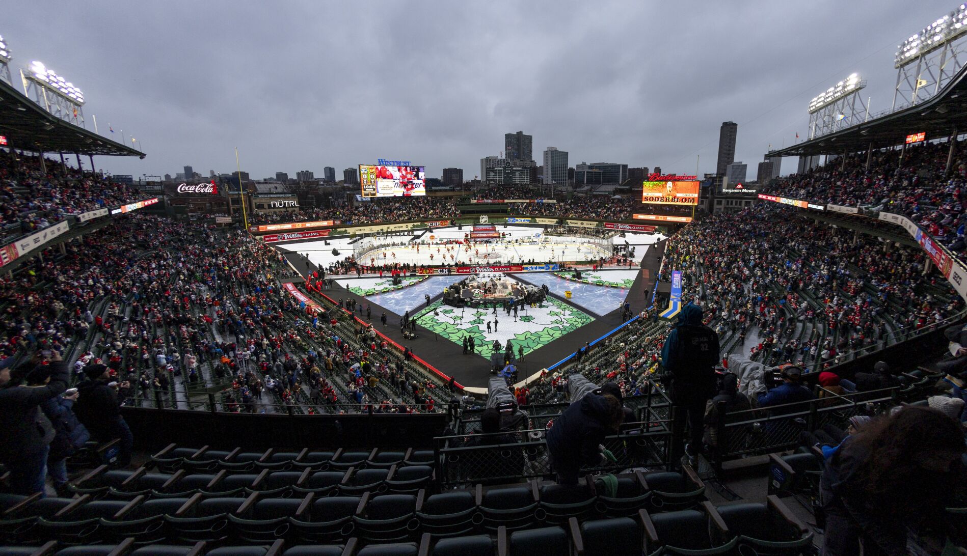 The Blues and Blackhawks take Wrigley Field for the Winter Classic